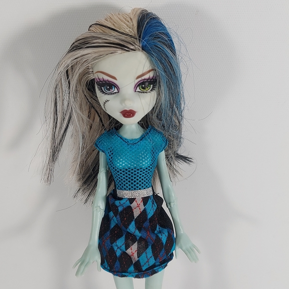Monster High Frankie Stein 11" Poseable Doll - Picture 2 of 5